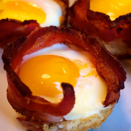 Bacon and Egg Toast Cups – Table Crowd Blog